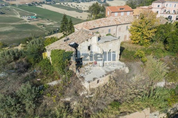 casa indipendente in vendita a Lapedona
