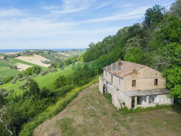 casa indipendente in vendita a Lapedona