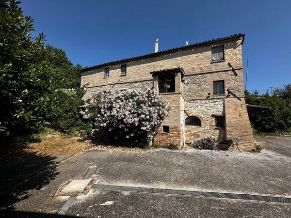 casa indipendente in vendita a Lapedona