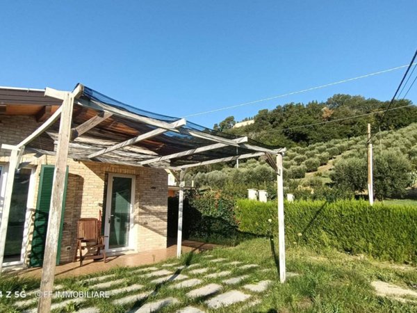 casa indipendente in vendita a Lapedona