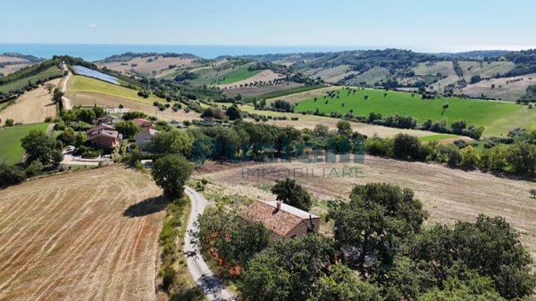 casa indipendente in vendita a Lapedona