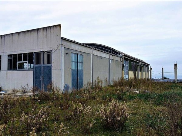 locale commerciale in vendita a Lapedona