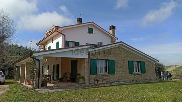 casa indipendente in vendita a Lapedona