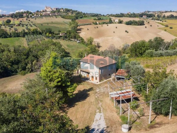 casa indipendente in vendita a Magliano di Tenna