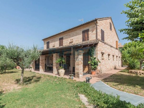 casa indipendente in vendita a Magliano di Tenna