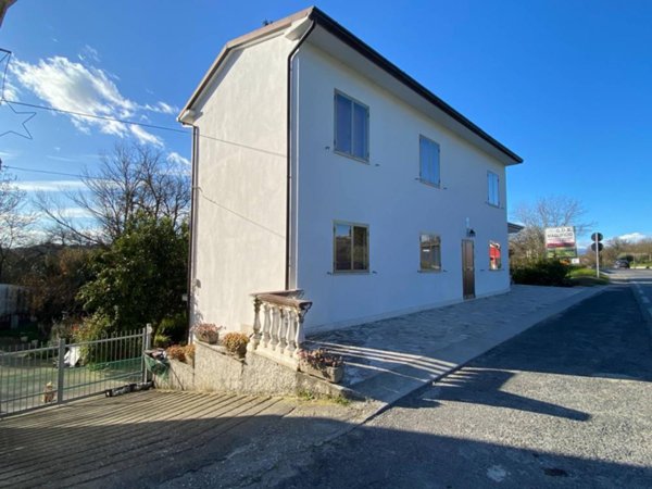 casa indipendente in vendita a Magliano di Tenna