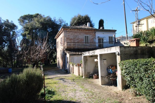 casa indipendente in vendita a Magliano di Tenna