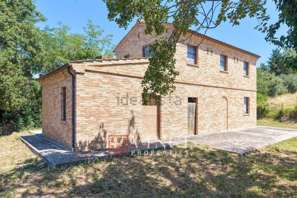 casale in vendita a Magliano di Tenna