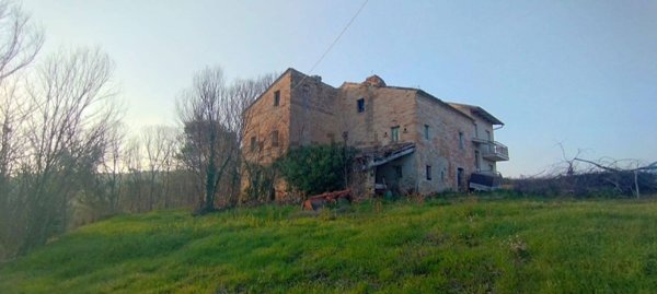 casa indipendente in vendita a Magliano di Tenna