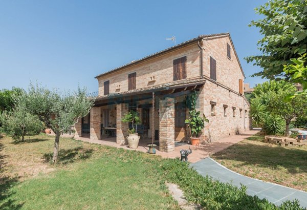 casa indipendente in vendita a Magliano di Tenna