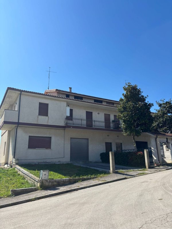 casa indipendente in vendita a Magliano di Tenna