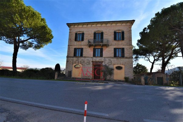 casa indipendente in vendita a Magliano di Tenna