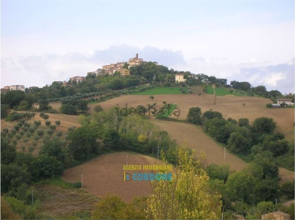 casa indipendente in vendita a Massa Fermana