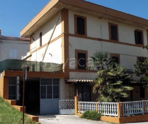 casa indipendente in vendita a Massa Fermana