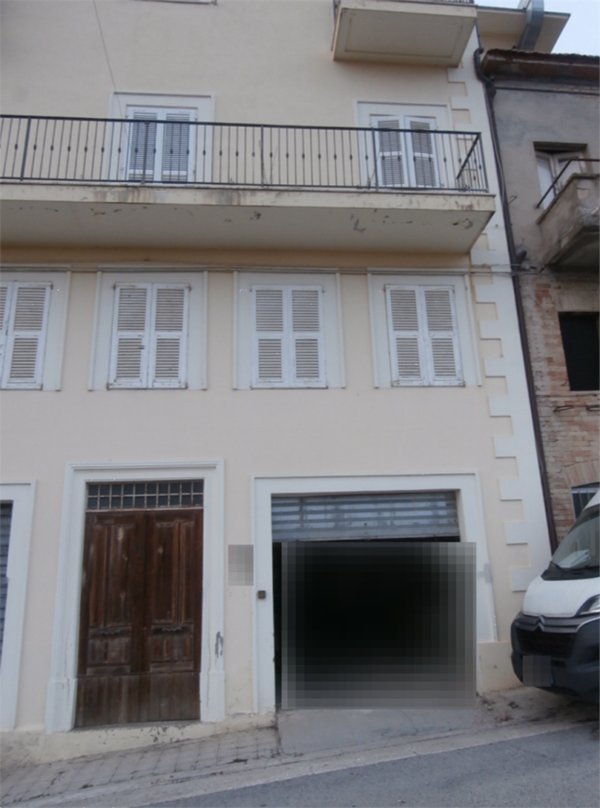 locale di sgombero in vendita a Massa Fermana