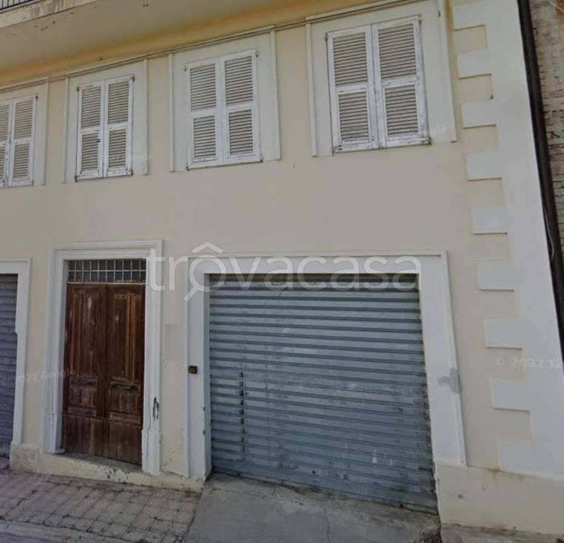 locale di sgombero in vendita a Massa Fermana