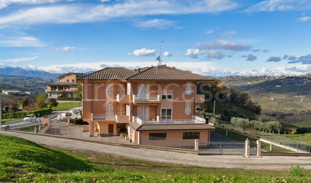 casa indipendente in vendita a Massa Fermana