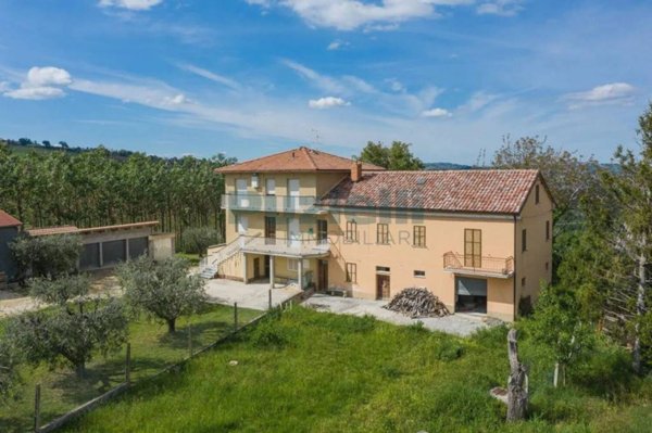 casa indipendente in vendita a Monsampietro Morico in zona Sant'Elpidio Morico