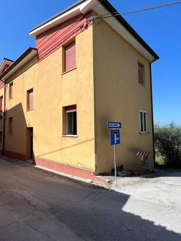 casa indipendente in vendita a Monsampietro Morico