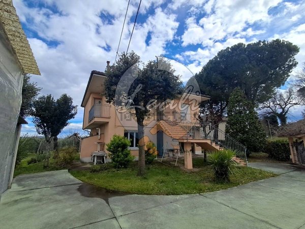 casa indipendente in vendita a Monsampietro Morico
