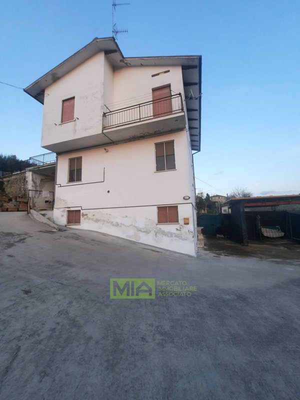 appartamento in vendita a Monsampietro Morico