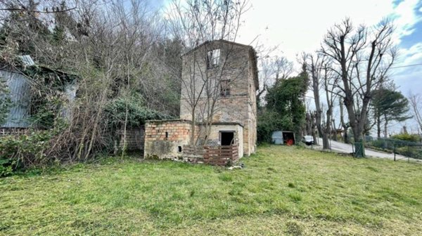 casa indipendente in vendita a Montappone