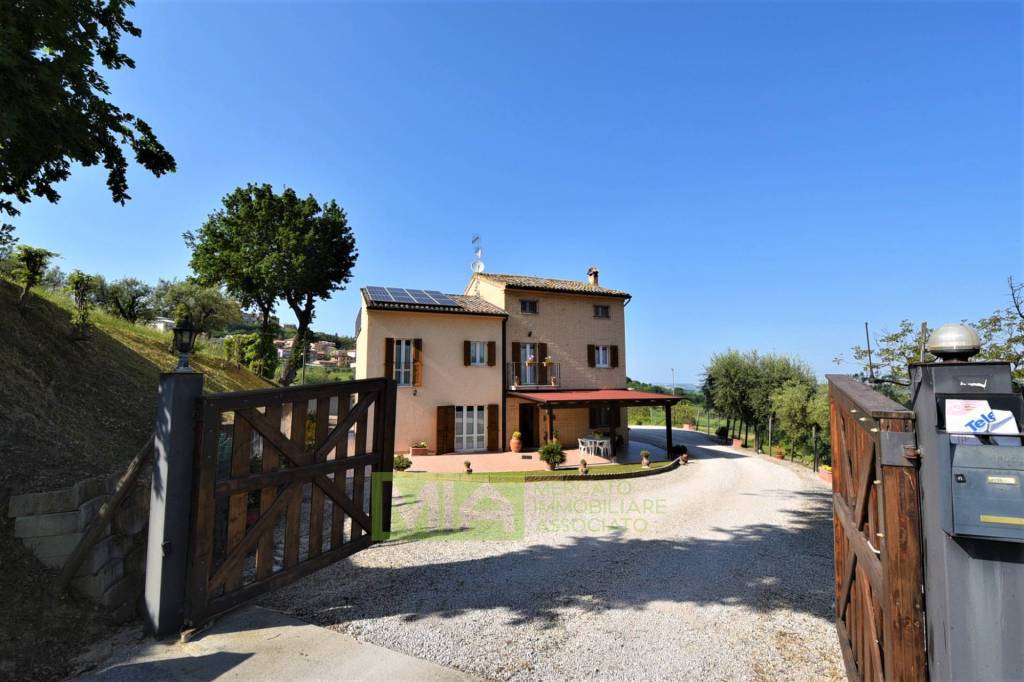 casa indipendente in vendita a Montappone