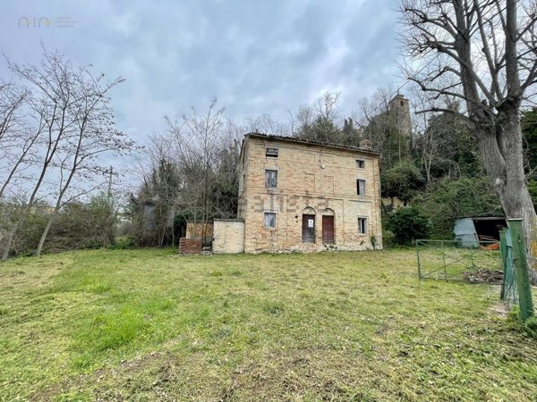 casa indipendente in vendita a Montappone