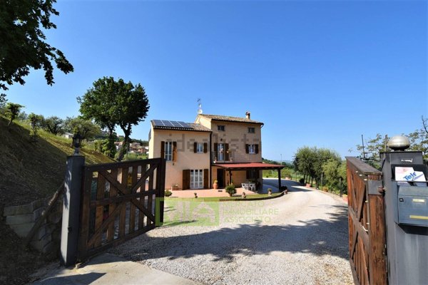 casa indipendente in vendita a Montappone