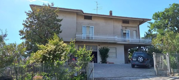 casa indipendente in vendita a Montappone