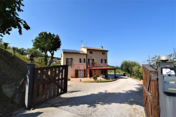 casa indipendente in vendita a Montappone