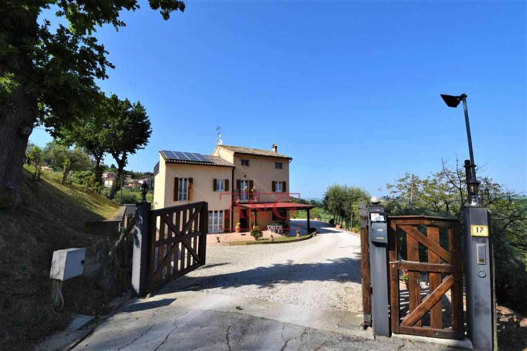 casa indipendente in vendita a Montappone
