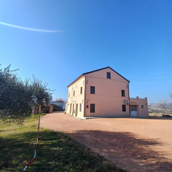 casa indipendente in vendita a Montappone