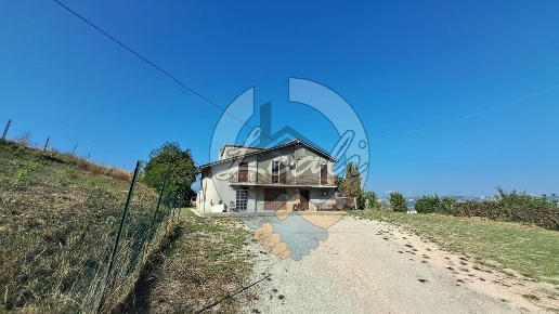 casa indipendente in vendita a Montappone