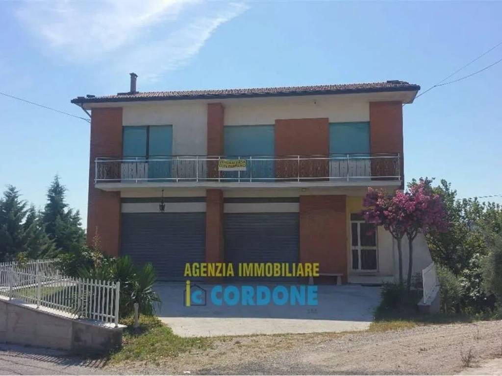casa indipendente in vendita a Montappone