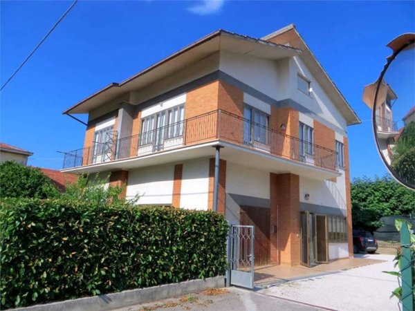 casa indipendente in vendita a Montappone