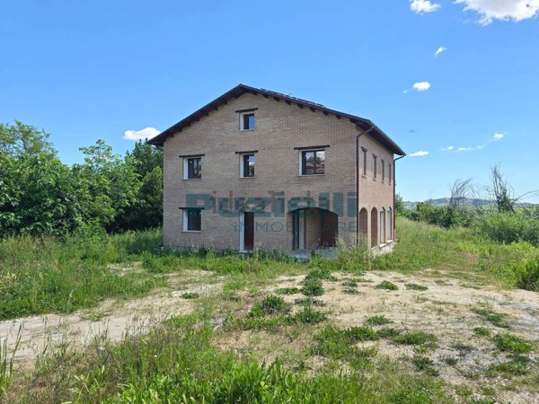 casa indipendente in vendita a Montappone