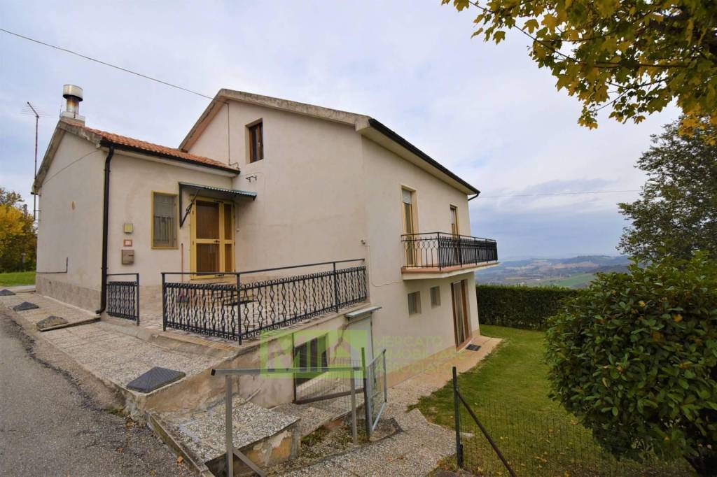 casa indipendente in vendita a Montefalcone Appennino