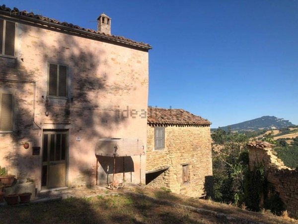 casa indipendente in vendita a Montefalcone Appennino