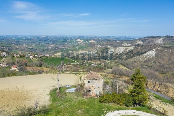 casa indipendente in vendita a Montefalcone Appennino