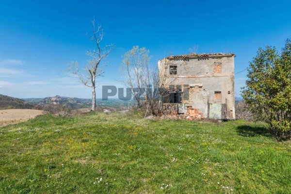 casa indipendente in vendita a Montefalcone Appennino