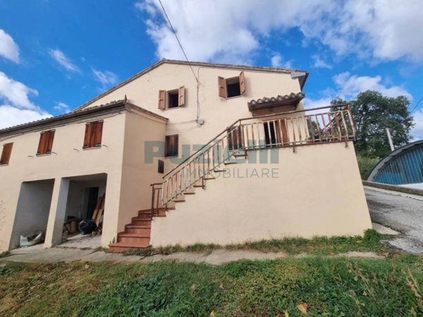 casa indipendente in vendita a Montefalcone Appennino