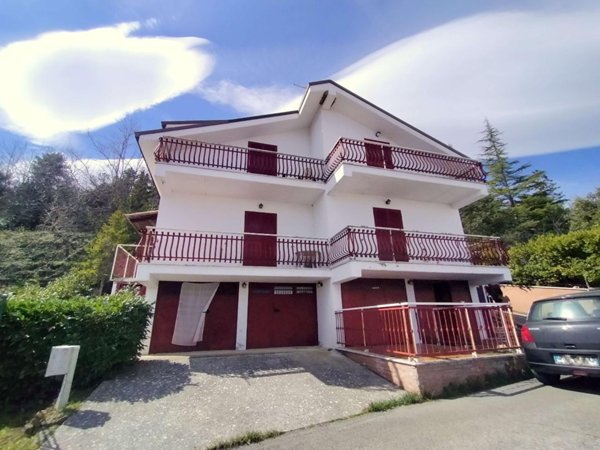 casa indipendente in vendita a Montefalcone Appennino