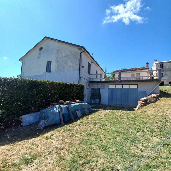 casa indipendente in vendita a Montefalcone Appennino