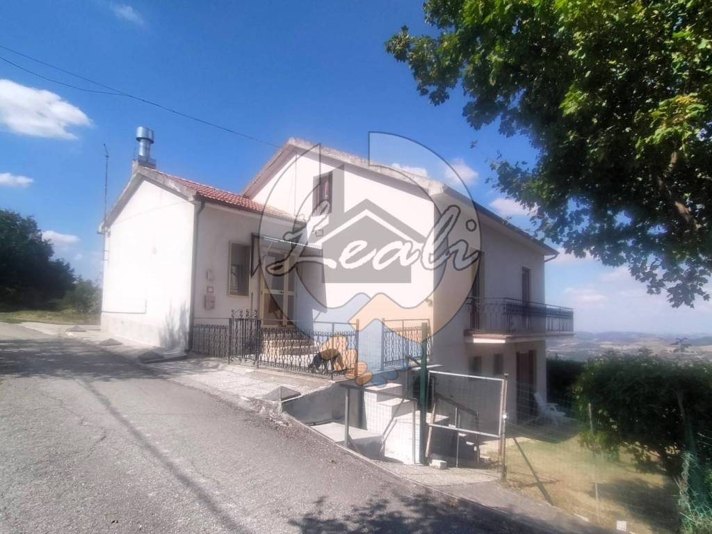 casa indipendente in vendita a Montefalcone Appennino