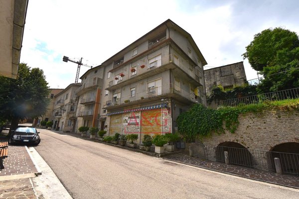 appartamento in vendita a Montefalcone Appennino