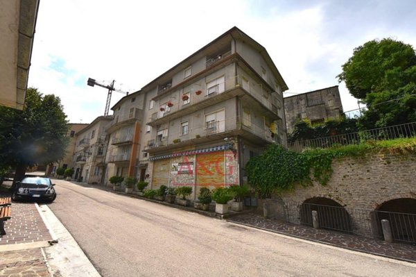 appartamento in vendita a Montefalcone Appennino