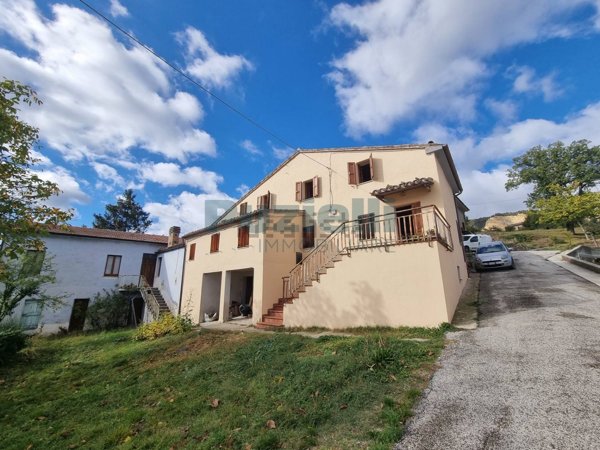 casa indipendente in vendita a Montefalcone Appennino