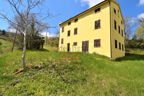appartamento in vendita a Montefalcone Appennino