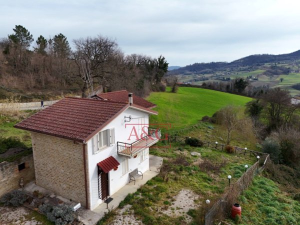 casa indipendente in vendita a Montefalcone Appennino